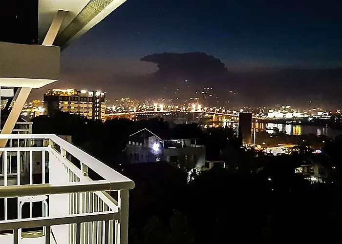 Ania Travellers Hotel